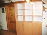 Schrank mit offenem Regal